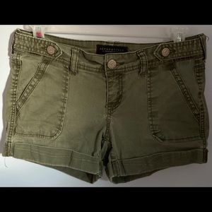Aeropostale Olive Green MIDI-Shorts